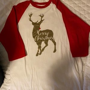 T-shirt with a deer on it says merry Christmas